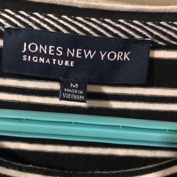 5/$25🖤 Long sleeve tee - Picture 2 of 2